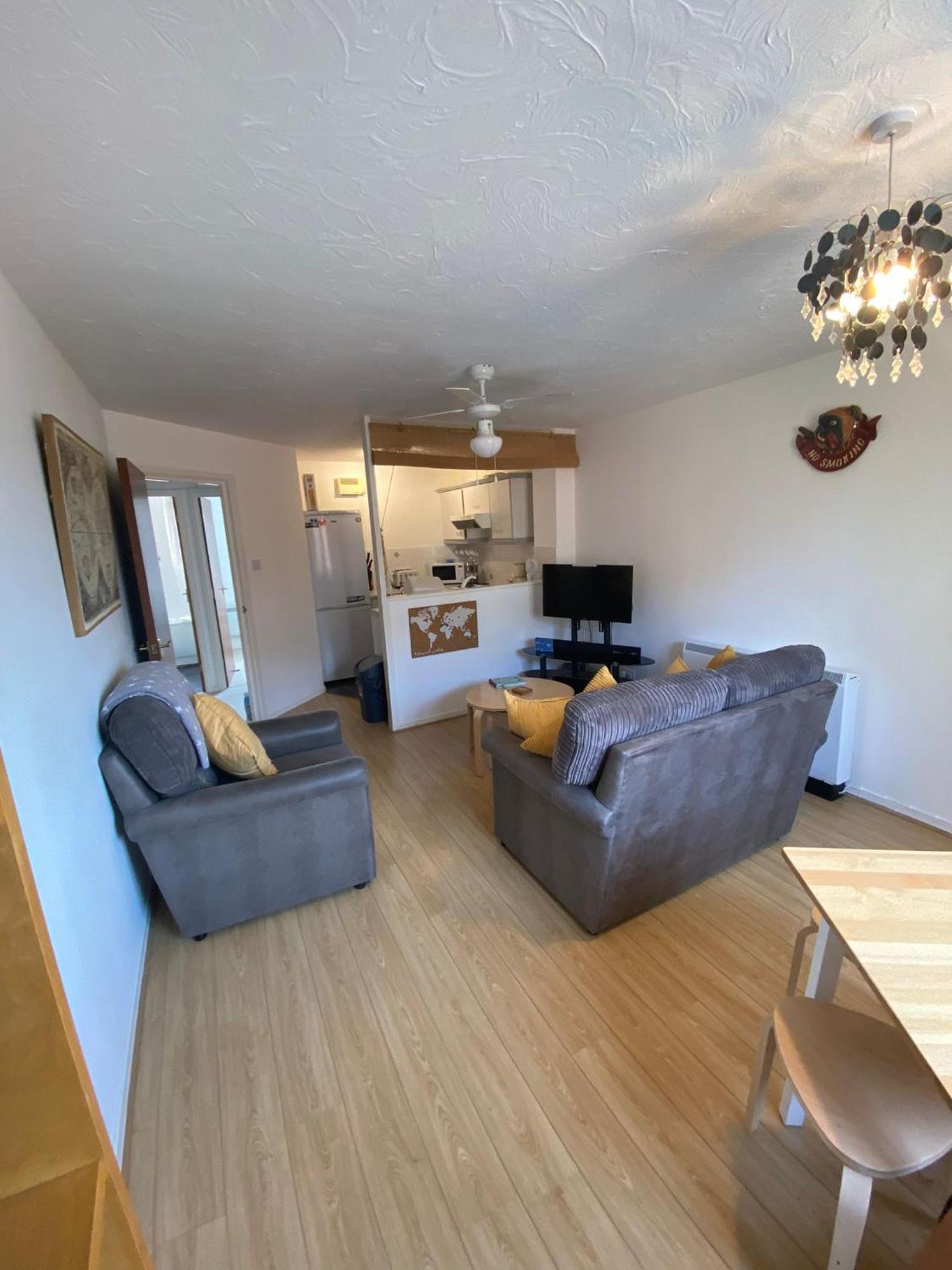 Cardiff Bay Apartment Bagian luar foto