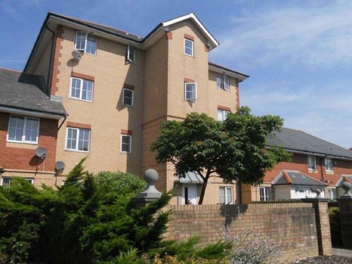Cardiff Bay Apartment Bagian luar foto